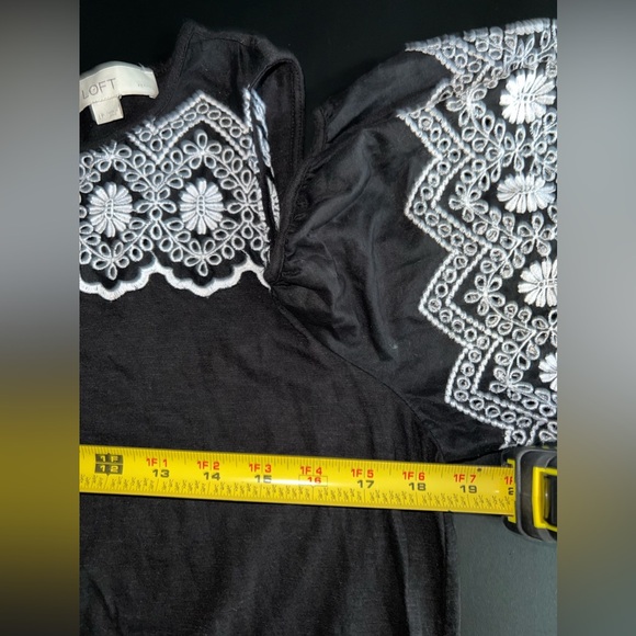 Loft Black & White Cold Shoulder Eyelet Detailed Top Size Large Petite EUC - Picture 6 of 7